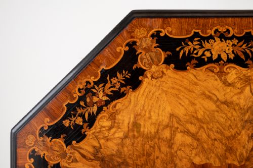 A STUNNING WALNUT AND MARQUETRY CENTRE TABLE - ADDITIONAL PHOTO 5