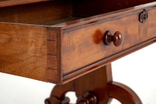 AN UNUSUAL VICTORIAN MAHOGANY DUMB WAITER - ADDITIONAL PHOTO 3