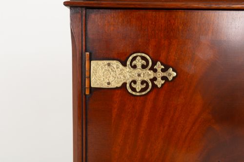 QUEEN ANNE STYLE MAHOGANY COCKTAIL CABINET - ADDITIONAL PHOTO 1