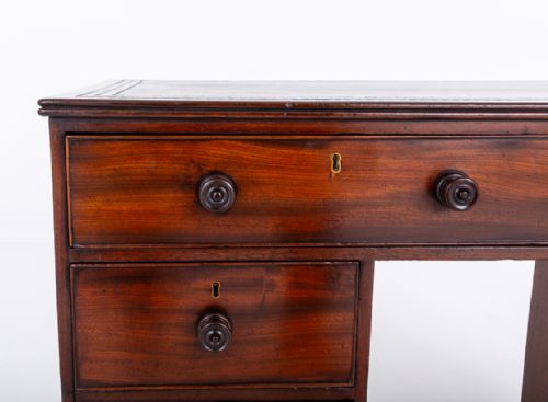 GOOD QUALITY GEORGIAN MAHOGANY PEDESTAL DESK - ADDITIONAL PHOTO 1