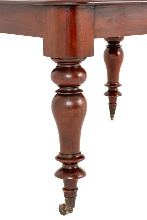 fig 1. Victorian Mahogany 2 Leaf Extending Dining Table