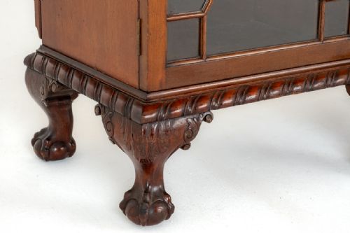 CHIPPENDALE STYLE 4 DOOR BREAKFRONT BOOKCASE - ADDITIONAL PHOTO 2