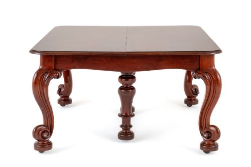 MAGNIFICENT 24 SEAT MAHOGANY EXTENDING TABLE - ADDITIONAL PHOTO 4