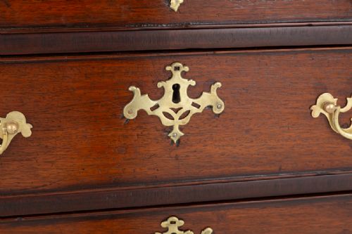 GEORGIAN MAHOGANY BUREAU OF SMALL PROPORTIONS - ADDITIONAL PHOTO 1