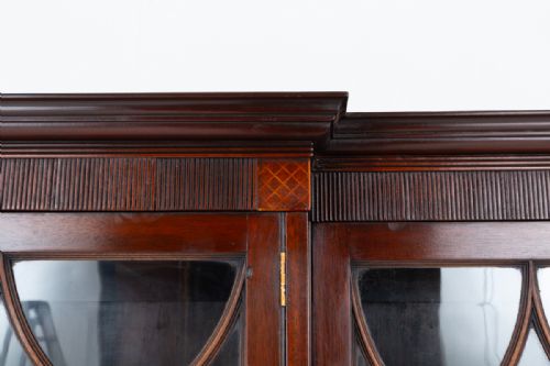 GEORGIAN STYLE MAHOGANY BREAKFRONT BOOKCASE - ADDITIONAL PHOTO 6