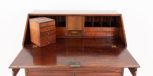 GEORGIAN MAHOGANY BUREAU - ADDITIONAL PHOTO 1