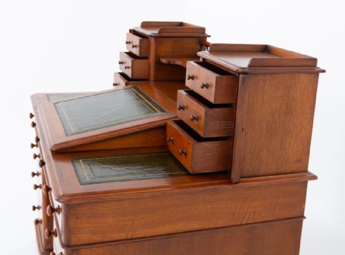 VICTORIAN OAK DICKENS DESK - ADDITIONAL PHOTO 3
