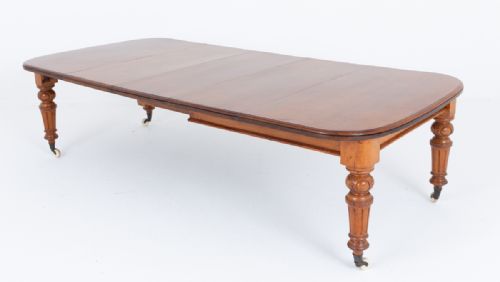 BLONDE OAK VICTORIAN EXTENDING DINING TABLE