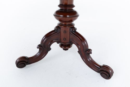fig 1. Quality Victorian Mahogany Circular Dining Table