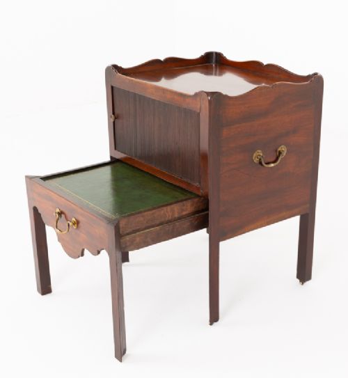 GEORGIAN MAHOGANY BEDSIDE CABINET