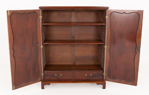 GEORGIAN MAHOGANY 2 DOOR HALL CABINET - ADDITIONAL PHOTO 1