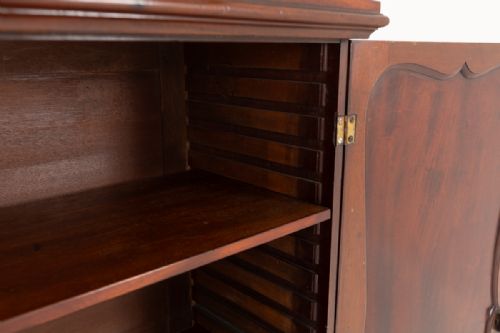 GEORGIAN MAHOGANY 2 DOOR HALL CABINET - ADDITIONAL PHOTO 5