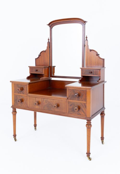 VICTORIAN MAHOGANY DRESSING TABLE