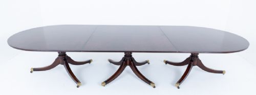 IMPRESSIVE 20 22 SEAT REGENCY STYLE MAHOGANY DINING TABLE - ADDITIONAL PHOTO 8