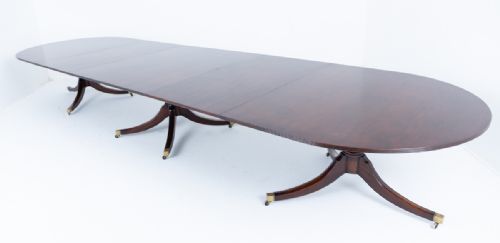 IMPRESSIVE 20 22 SEAT REGENCY STYLE MAHOGANY DINING TABLE - ADDITIONAL PHOTO 2