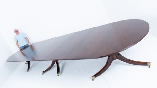 IMPRESSIVE 20 22 SEAT REGENCY STYLE MAHOGANY DINING TABLE - ADDITIONAL PHOTO 6