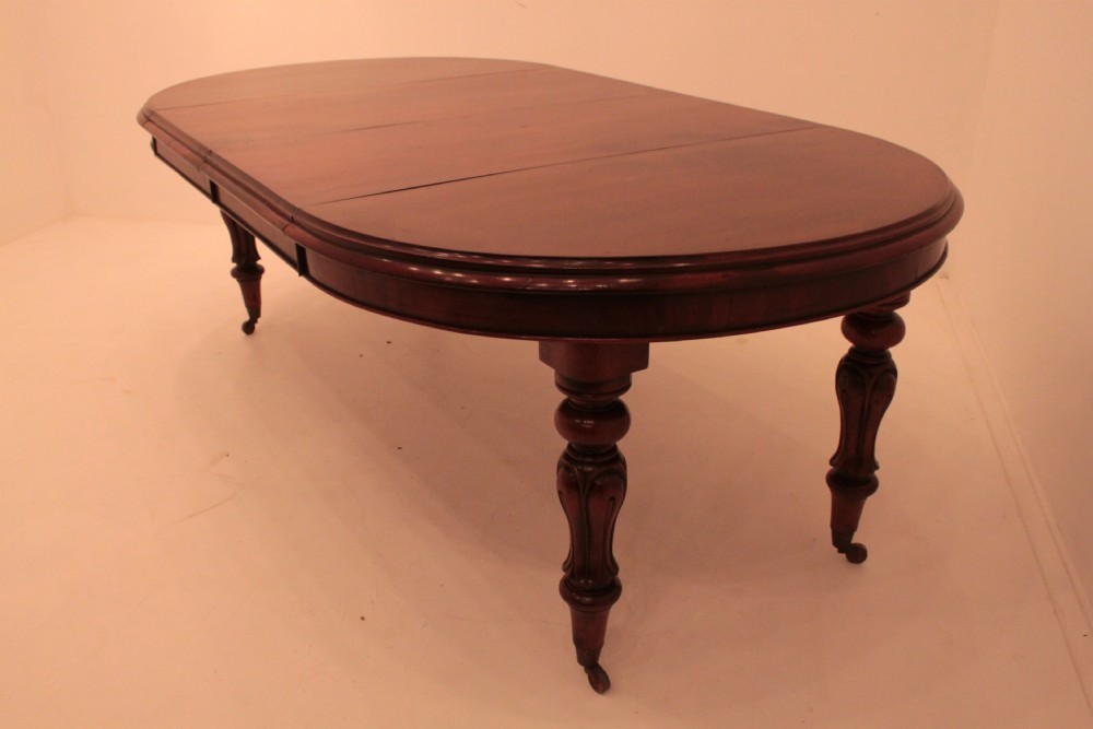 Victorian Mahogany Circular 2 leaf extending dining table