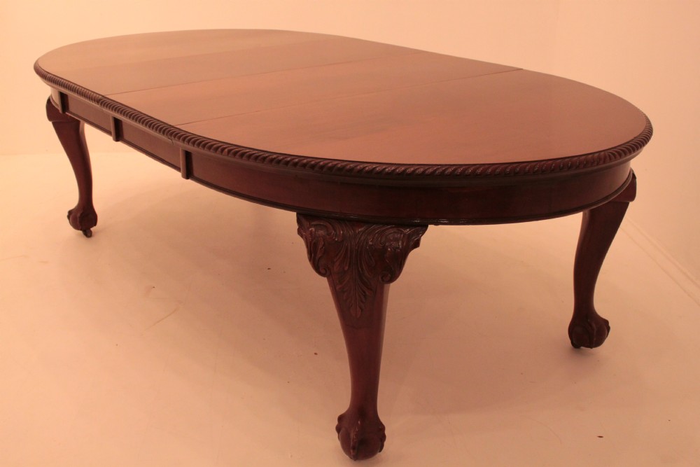 Mahogany Chippendale style 2 leaf Extending Diniing table