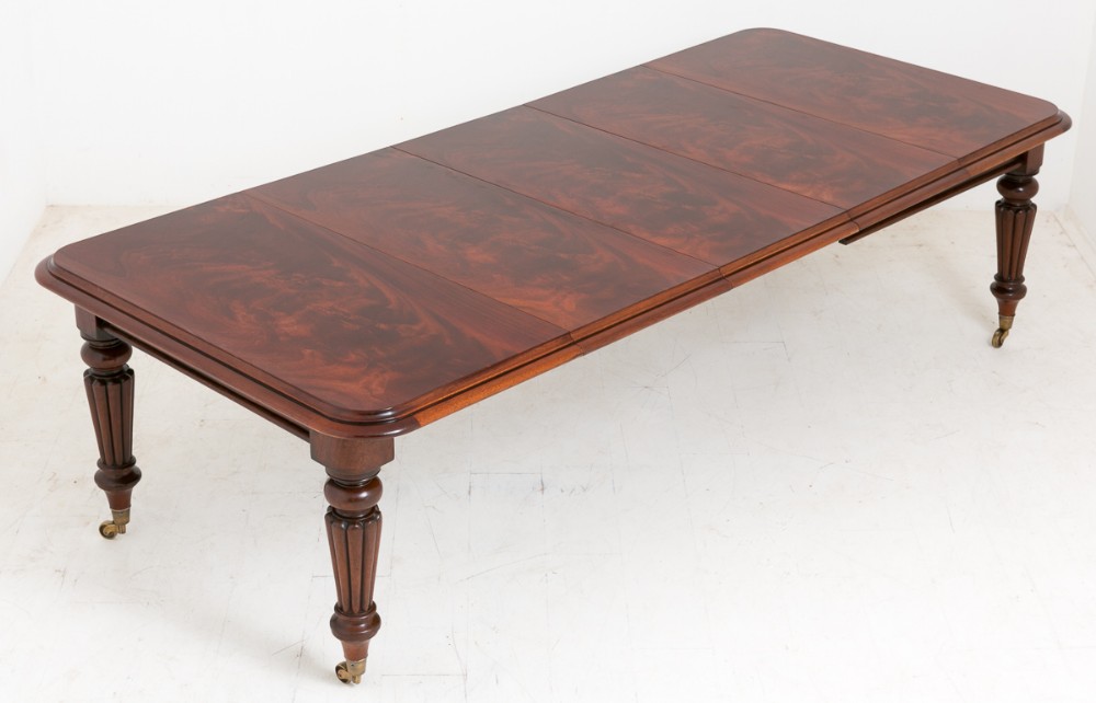 Early Victorian Mahogany Extending Dining Table