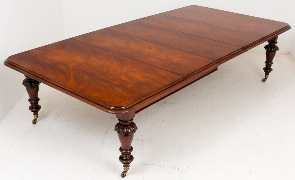 Mid Victorian Mahogany Extending Dining Table.