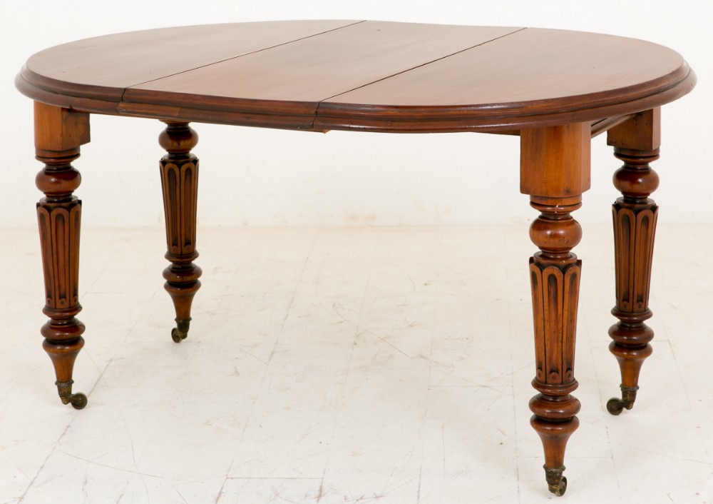 Mid Victorian Extending dining table