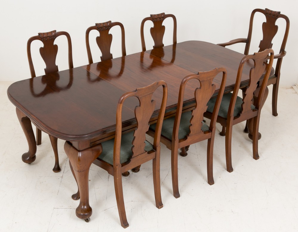 Late Victorian Mahogany Dining Table and 7 Chairs