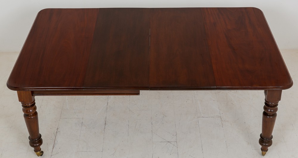 Mid Victorian Mahogany Extending Dining Table