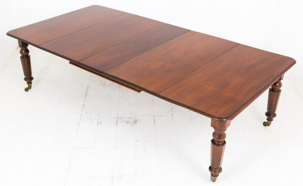 Mid Victorian Mahogany Extending Dining Table.