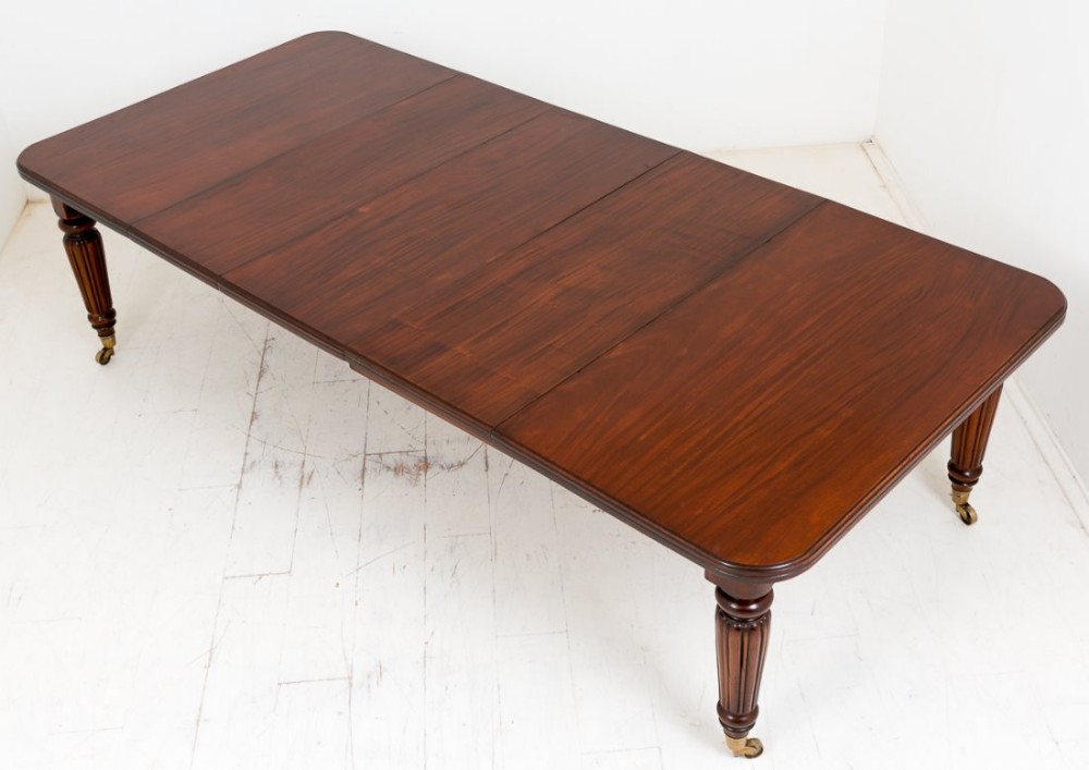 Mid Victorian Mahogany Extending Dining Table