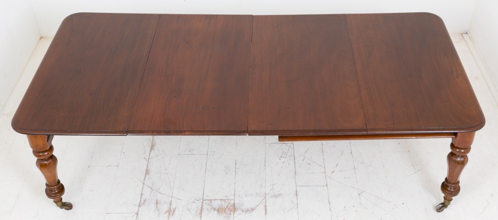 Mid Victorian Mahogany Extending Dining Table