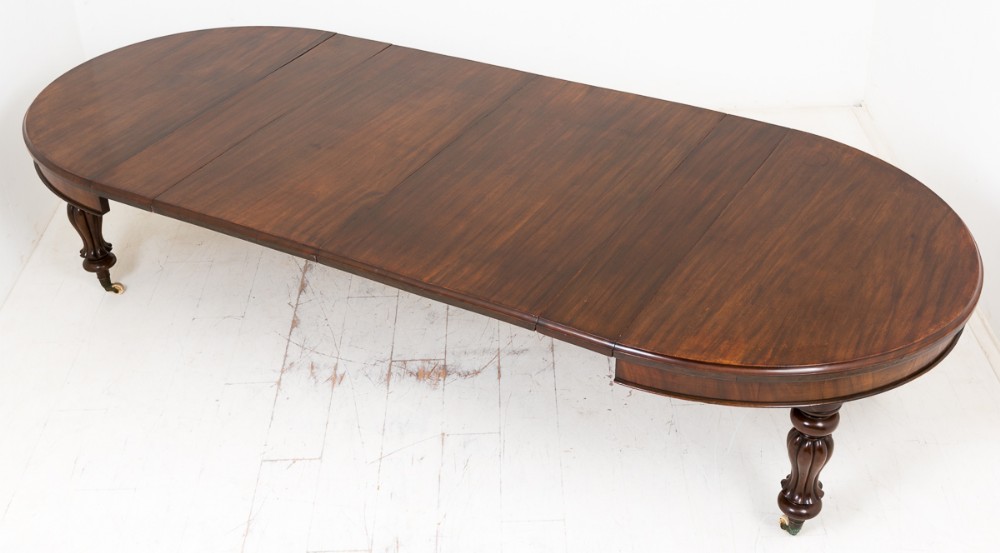 Early Victorian Mahogany Extending Dining Table