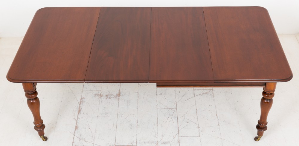 Mid Victorian Mahogany Extending Dining Table