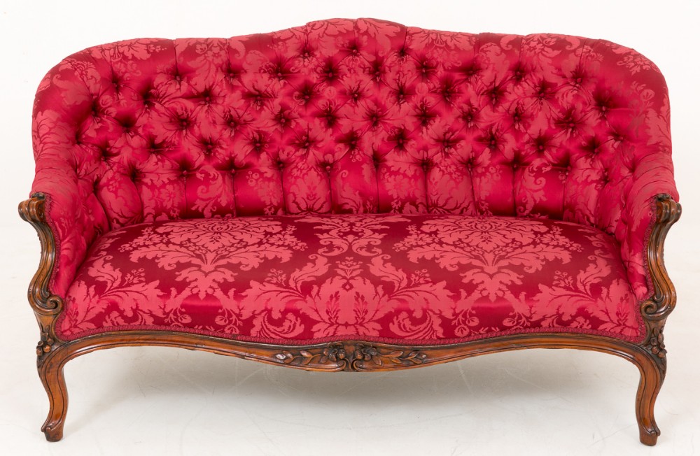 Pretty Victorian Walnut Deep Buttoned Settee
