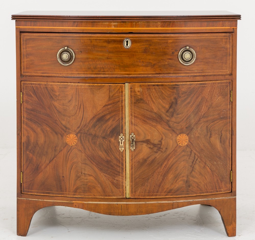 Very Pretty 2 Door mahogany Side Cabinet
