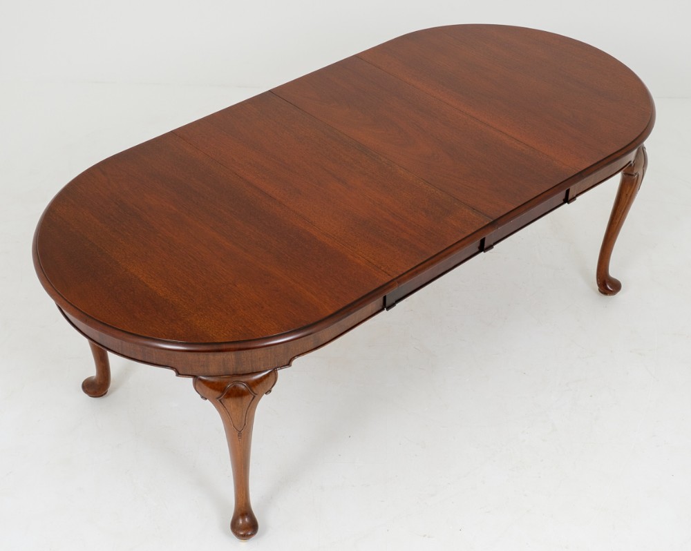 Late Victorian Mahogany Oval Extending Dining table