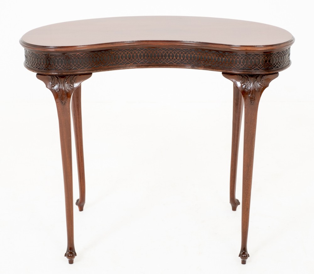 Pretty Mahogany Kidney shaped side Table