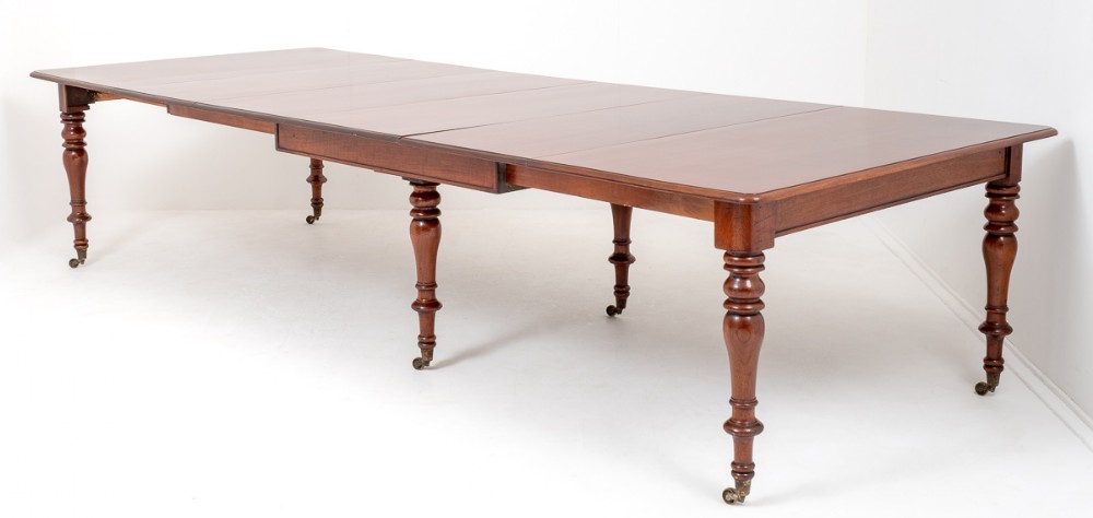 Early Victorian Mahogany Extending Dining Table