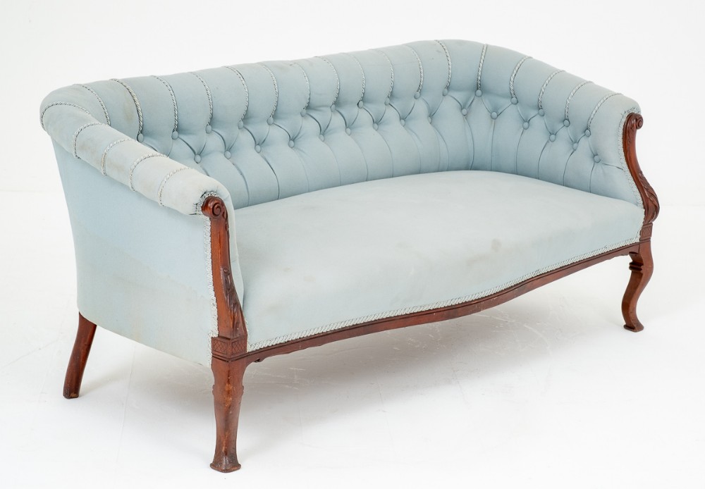 Pretty Mahogany Victorian Chesterfield