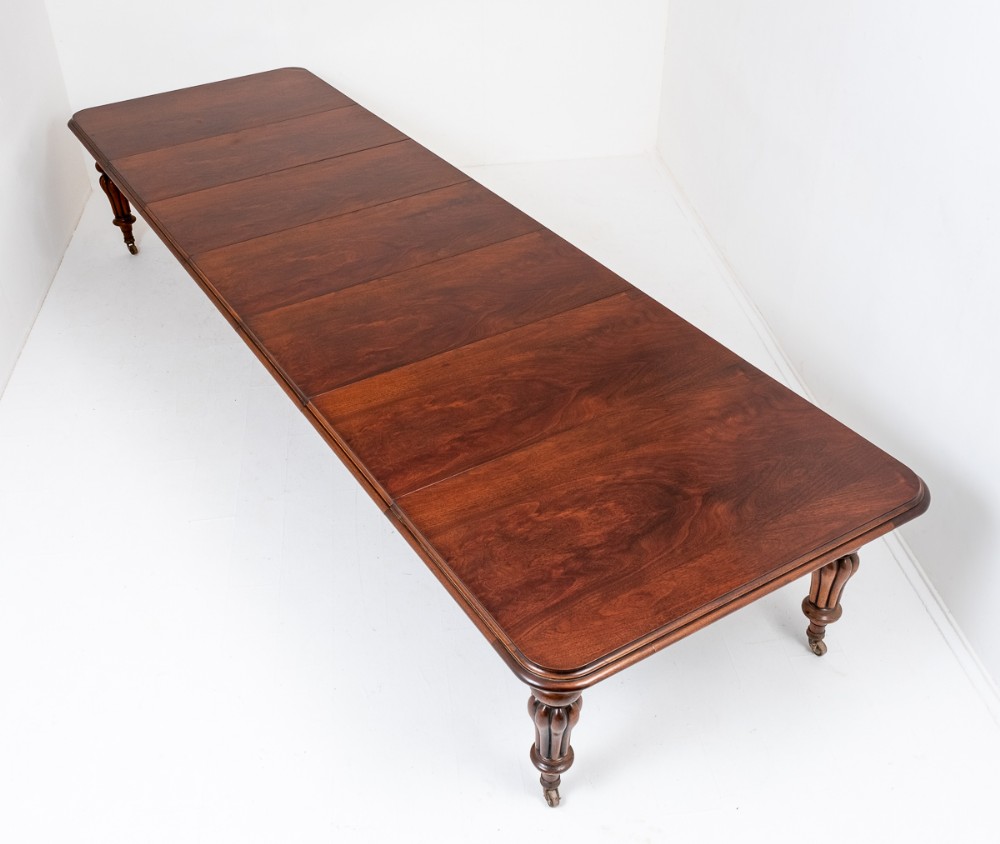 Superb William IV Mahogany Extending Dining Table