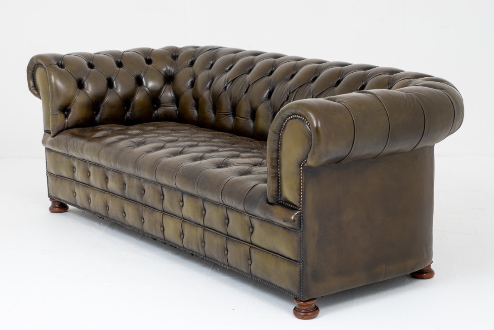 Hand dyed deep buttoned leather chesterfield 
