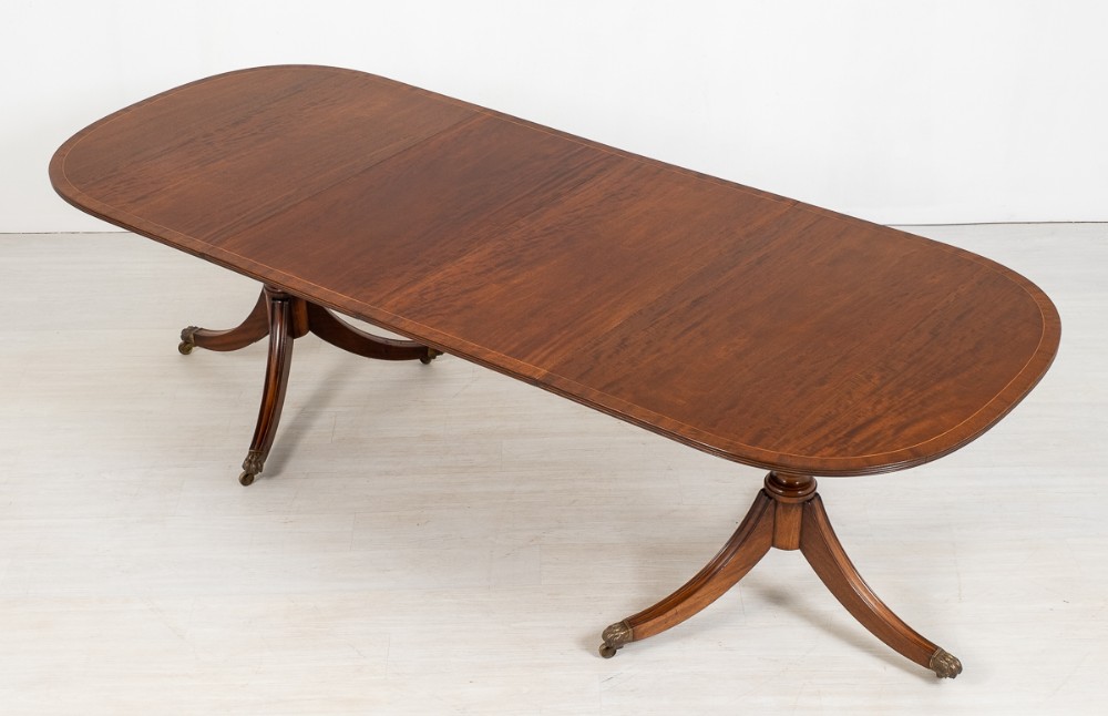 Regency Style Mahogany 2 Leaf Extending Dining Table.