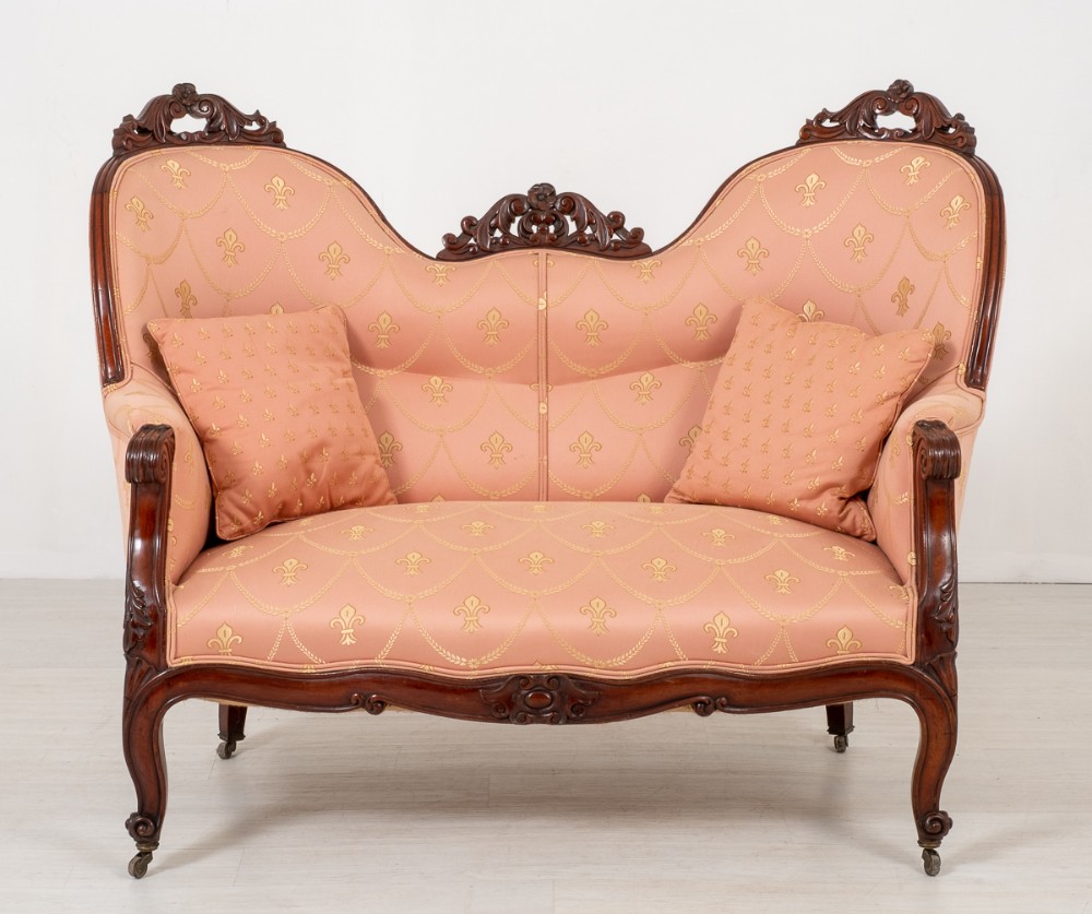 Elegant Victorian Mahogany Settee