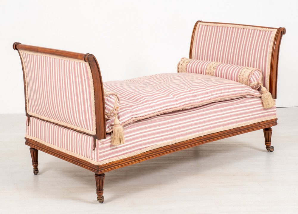 Pretty Walnut French day Bed