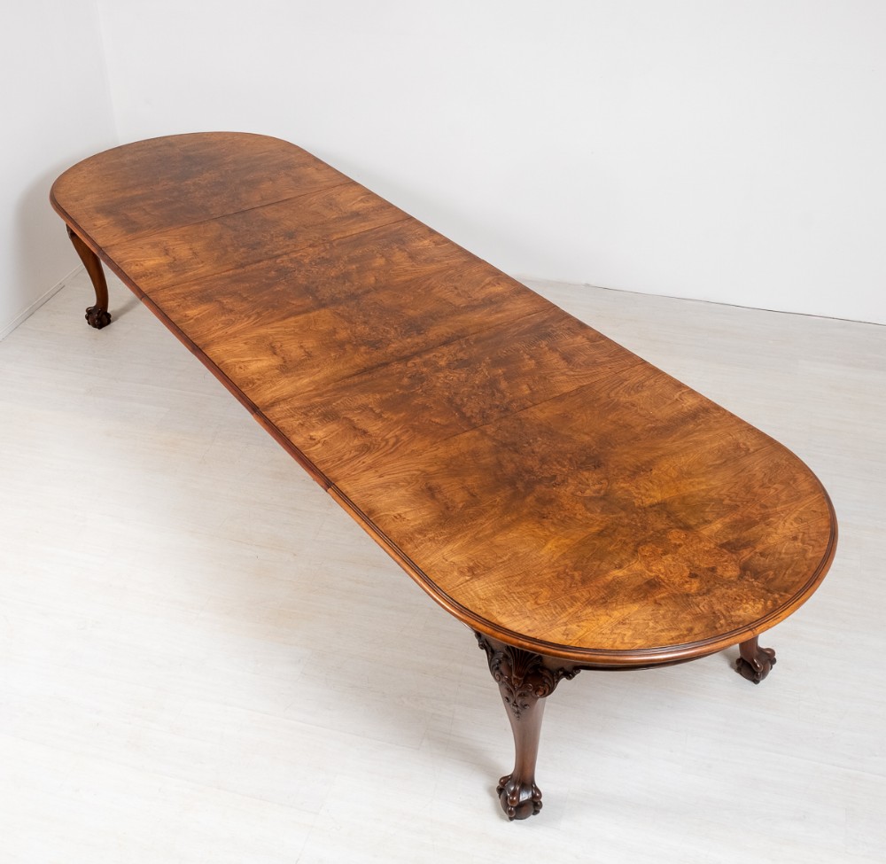 Stunning Walnut Queen Anne Style Dining Table
