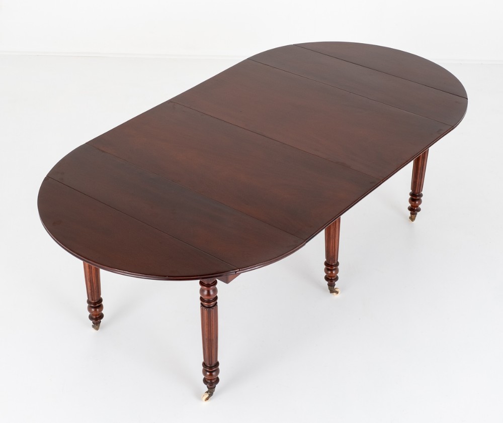 Unusual Mahogany Extending Dining Table