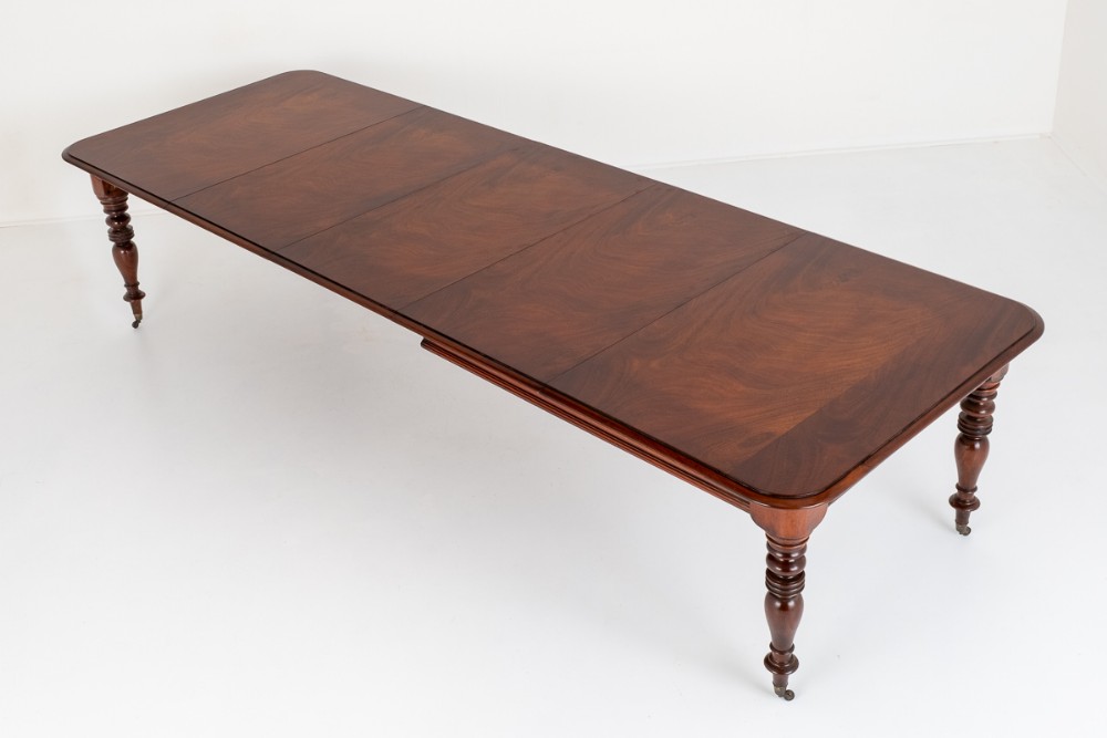 Early Victorian Mahogany Extending Dining Table