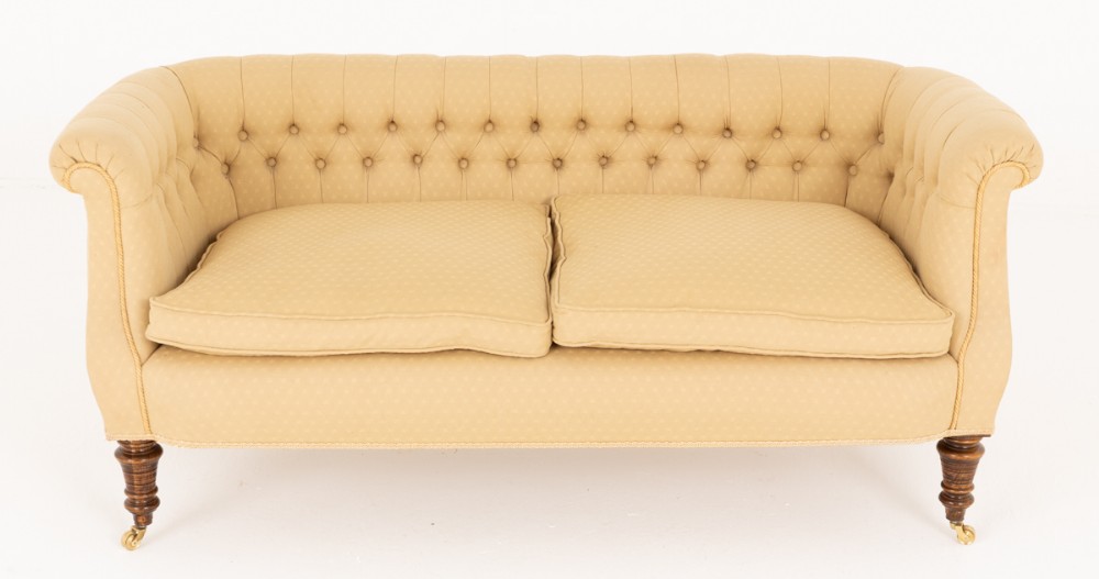 Victorian Elegant Upholstered Chesterfield