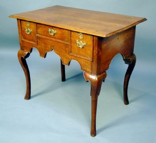 18thc Oak Lowboy on Cabriole Legs