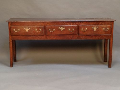 Mid 18thc. Oak 3 Drawer Dresser Base.