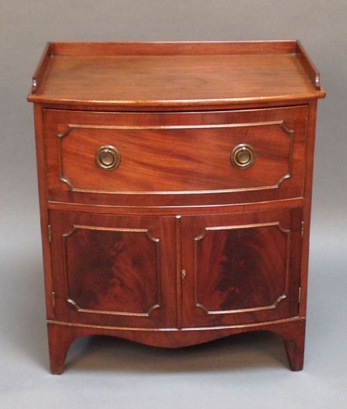 19thc. Bow Fronted Bedside Cabinet